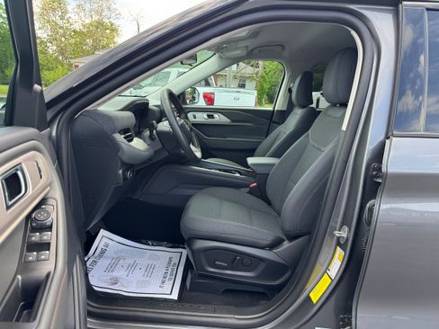 Used 2025 Ford Explorer Active AWD/4WD image 10