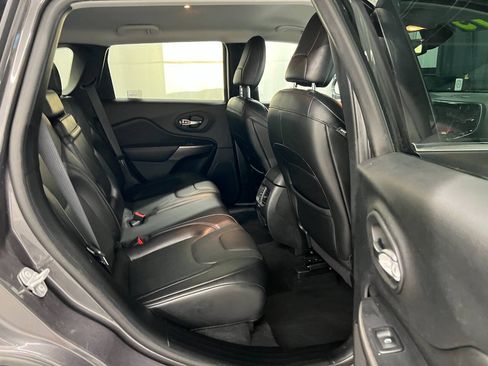 Used 2019 Jeep Cherokee Limited AWD/4WD image 10