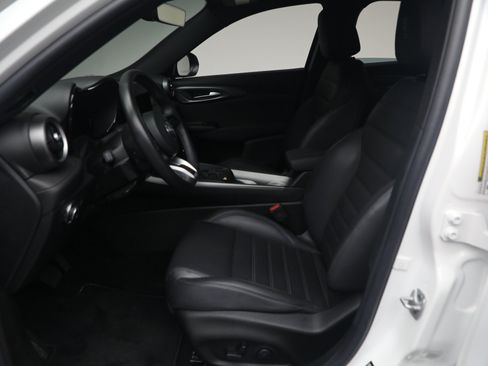 Used 2024 Alfa Romeo Tonale Ti w/ Premium Interior Package AWD/4WD image 14