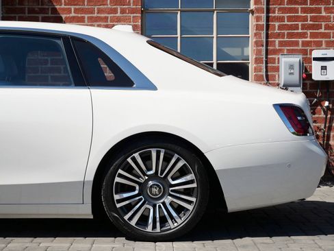 Certified 2022 Rolls-Royce Ghost w/ Ghost Package image 22