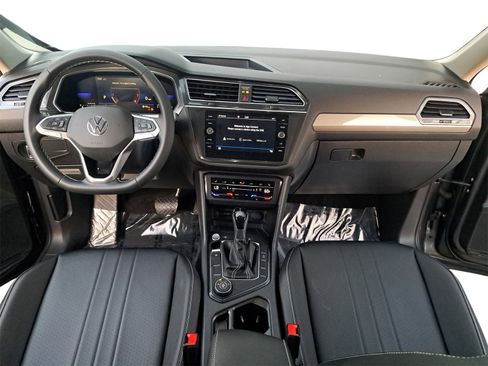 Certified 2022 Volkswagen Tiguan SE w/ Panoramic Sunroof Package image 9