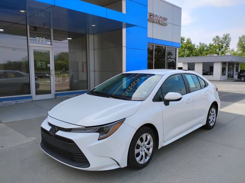 Used 2024 Toyota Corolla LE FWD image 10