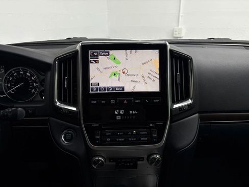 Used 2016 Toyota Land Cruiser image 18