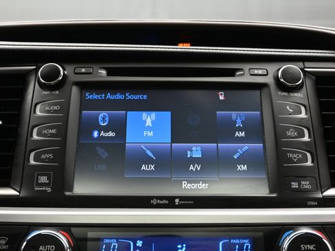 Used 2015 Toyota Highlander Limited Platinum AWD/4WD image 32