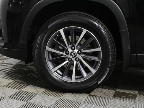 Used 2019 Toyota Highlander XLE image 12