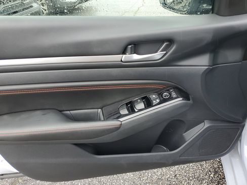 Used 2023 Nissan Altima 2.5 SR FWD image 22