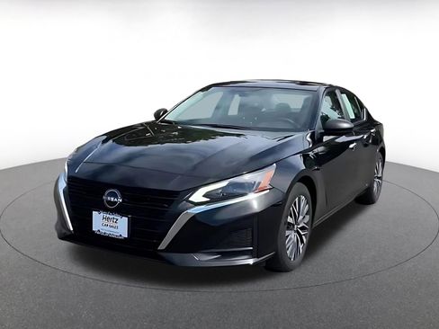 Used 2025 Nissan Altima 2.5 SV FWD image 7