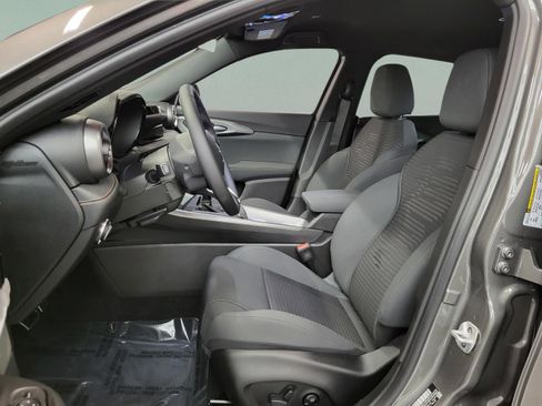 New 2025 Alfa Romeo Tonale w/ Premium Package image 28