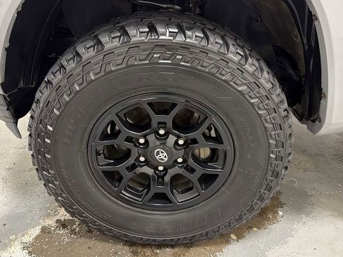 Certified 2020 Toyota Tacoma SR5 image 10