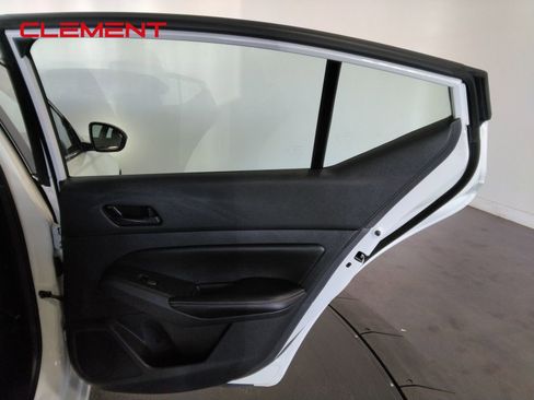 Used 2025 Nissan Altima 2.5 SV image 33