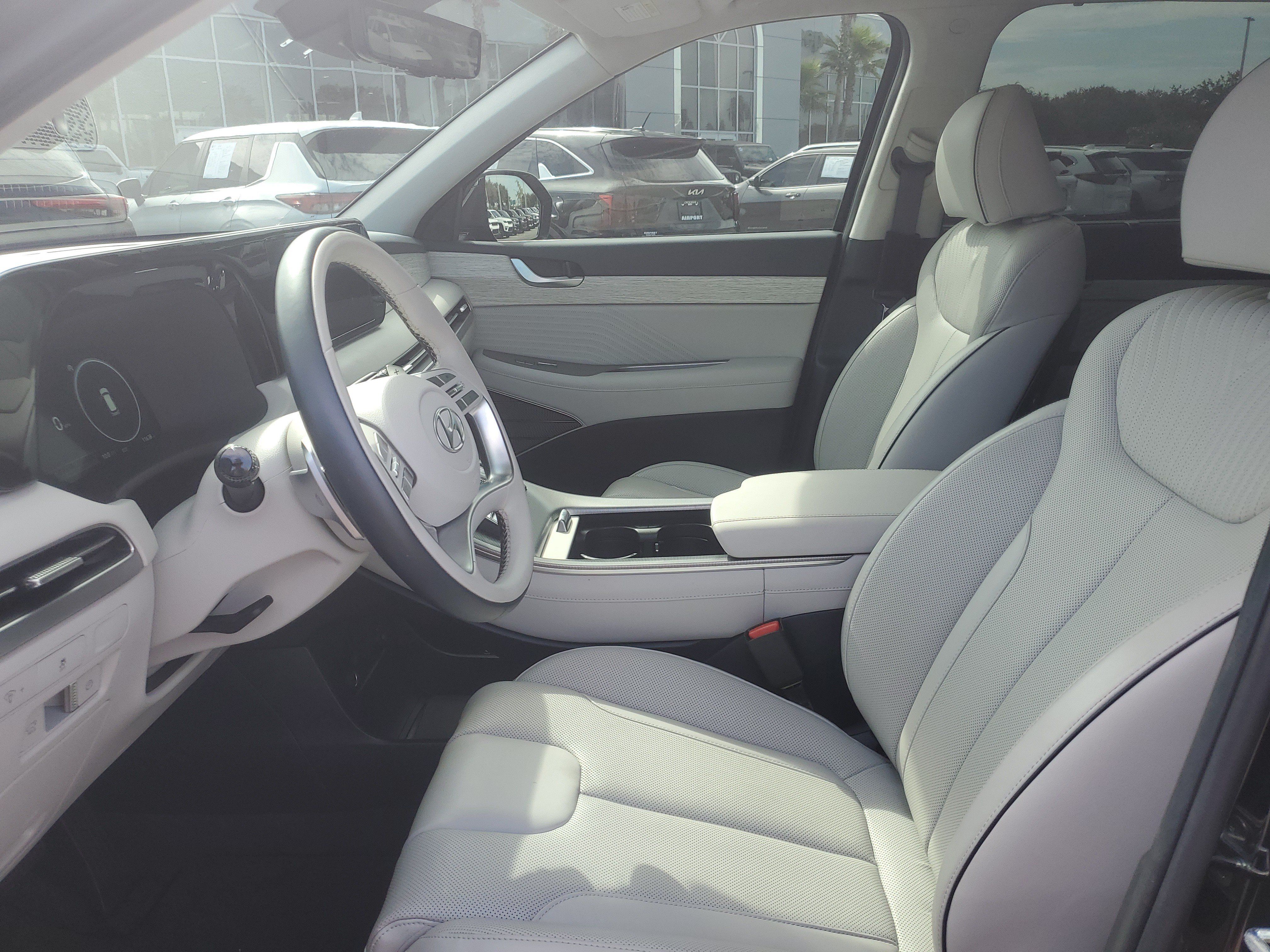 Used 2025 Hyundai Palisade Calligraphy FWD image 14