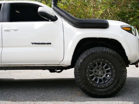 Used 2020 Toyota Tacoma TRD Sport image 50