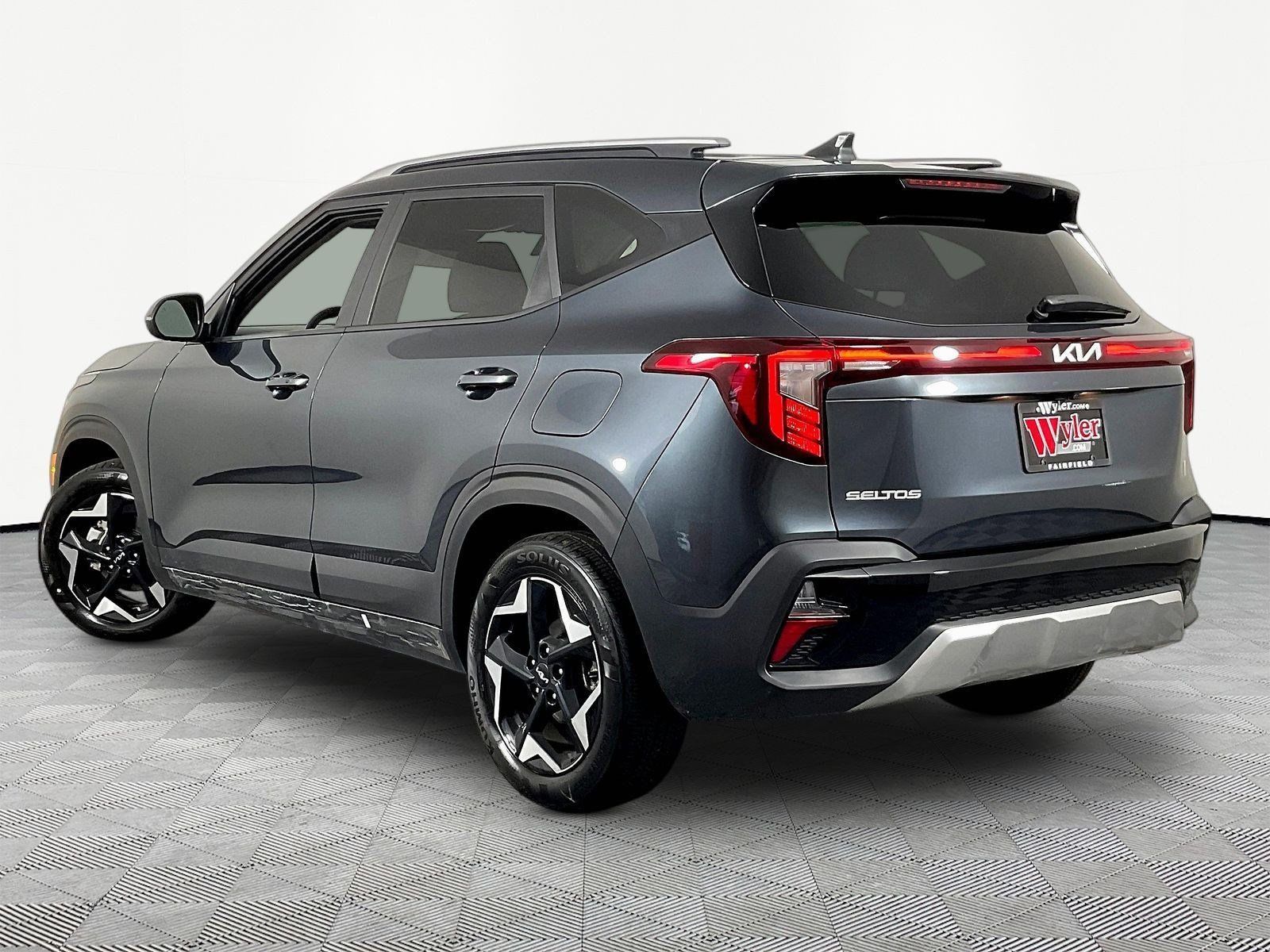 Certified 2025 Kia Seltos S FWD image 4
