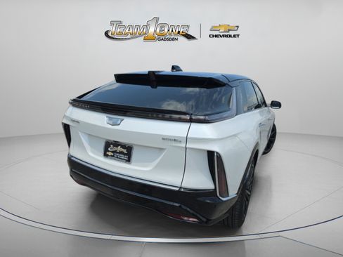 Used 2025 Cadillac Lyriq Luxury w/ LPO, Floor Liner Package AWD/4WD image 8