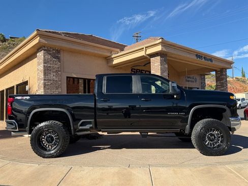 Used 2024 Chevrolet Silverado 2500 LT w/ Convenience Package image 3