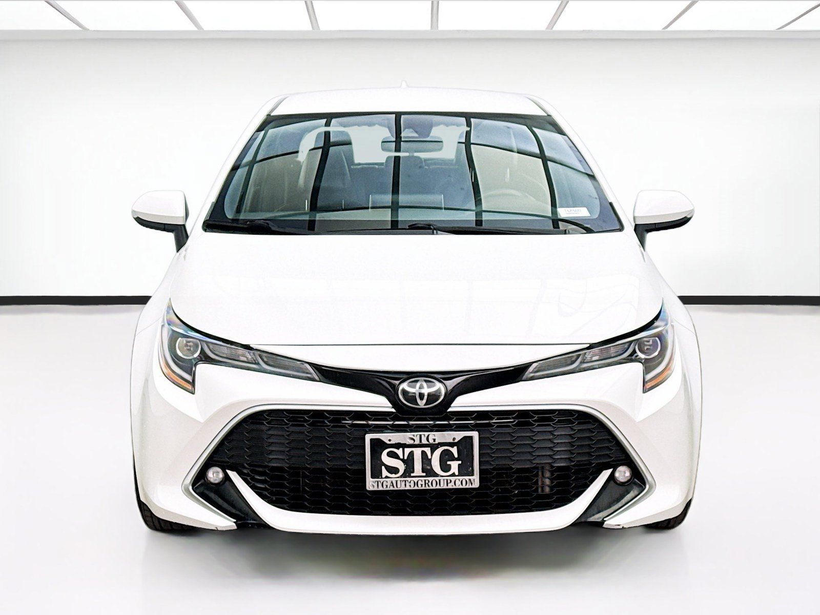 Used 2019 Toyota Corolla XSE FWD image 2