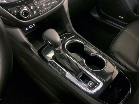 Used 2023 Chevrolet Equinox Premier FWD image 17