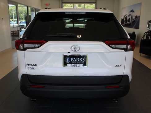 Used 2022 Toyota RAV4 XLE FWD image 27