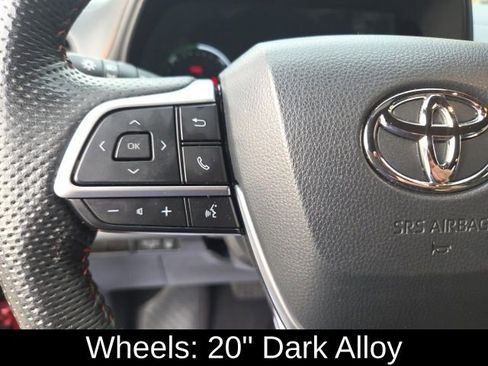 Used 2023 Toyota Sienna XSE w/ XSE Plus Package FWD image 32