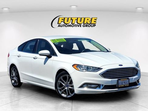 Used 2017 Ford Fusion SE w/ Equipment Group 201A FWD image 1