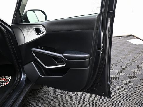 Used 2021 Kia Soul LX image 21