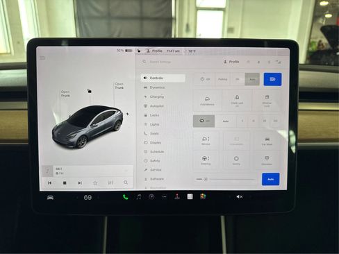 Used 2018 Tesla Model 3 Long Range image 17