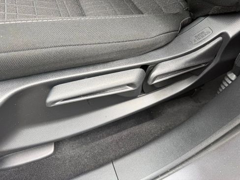 Used 2025 Honda HR-V LX image 12