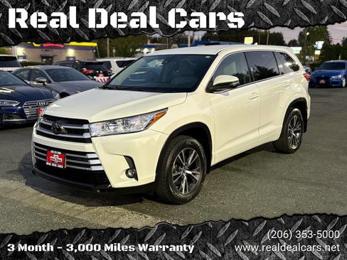 Used 2017 Toyota Highlander Plus w/ Carpet Mat Package image 1
