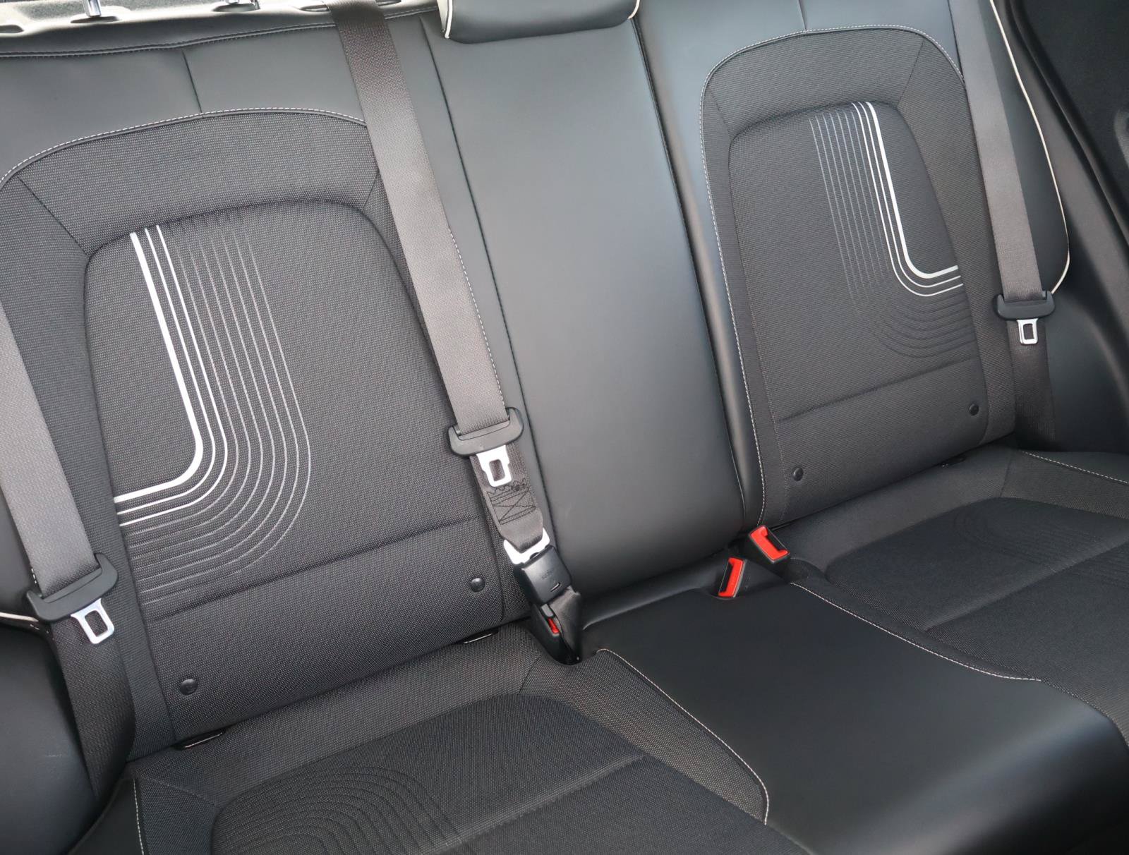 Used 2025 Hyundai Venue Limited FWD image 18