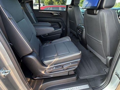 Used 2025 Chevrolet Suburban Premier AWD/4WD image 20