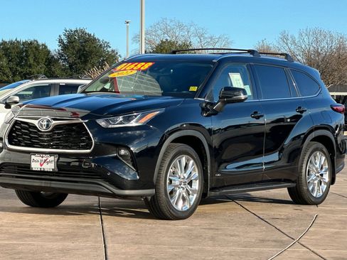 Certified 2022 Toyota Highlander Limited image 10