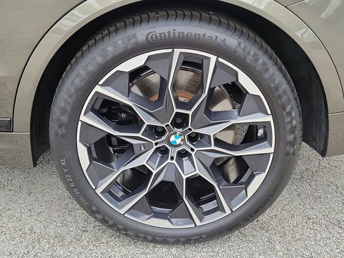 Used 2024 BMW X7 M60i w/ Executive Package image 11