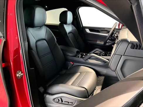 New 2026 Porsche Cayenne Coupe AWD/4WD image 19