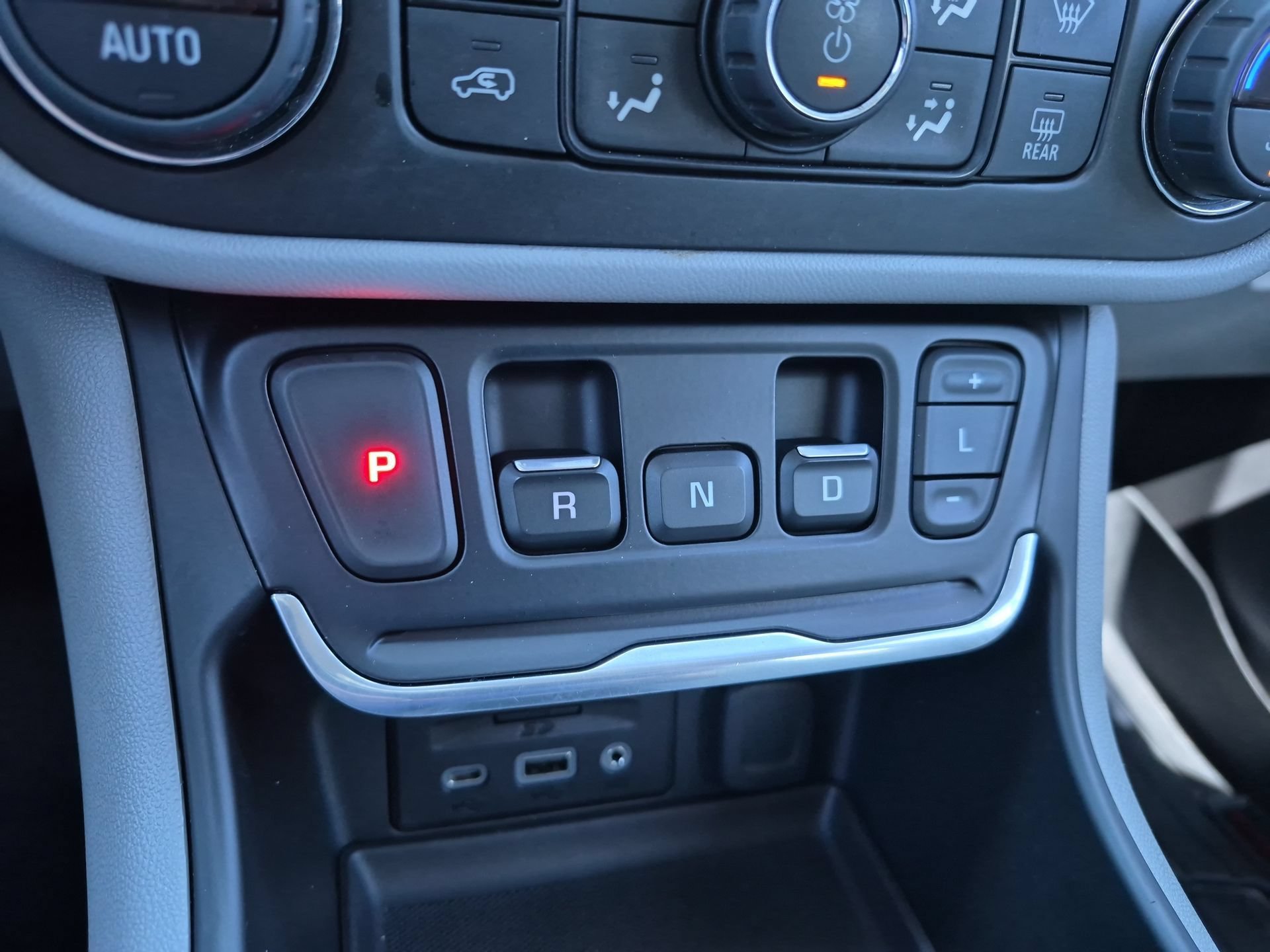 Certified 2021 GMC Terrain SLT w/ Infotainment Package II AWD/4WD image 16