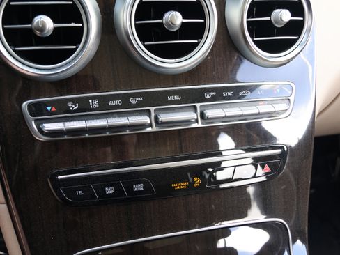 Used 2022 Mercedes-Benz GLC 300 image 27