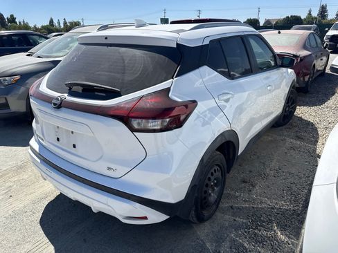 Used 2022 Nissan Kicks SV FWD image 4