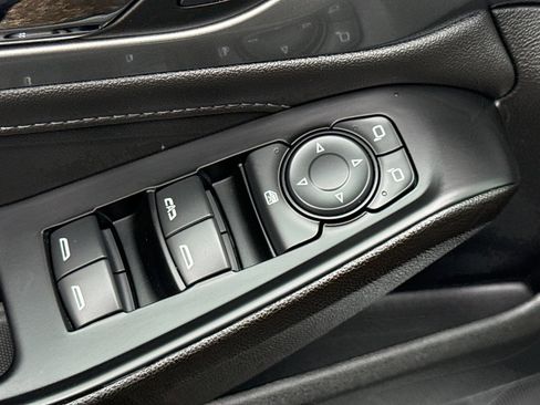 Used 2023 Chevrolet Traverse LT w/ Midnight/Sport Edition image 13