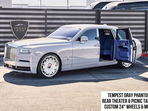 Used 2024 Rolls-Royce Phantom Sedan w/ The Phantom Package RWD image 1