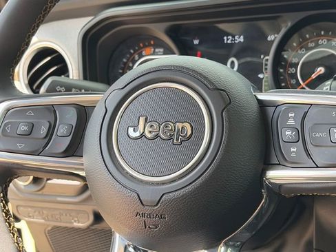 Used 2025 Jeep Wrangler Sahara image 25