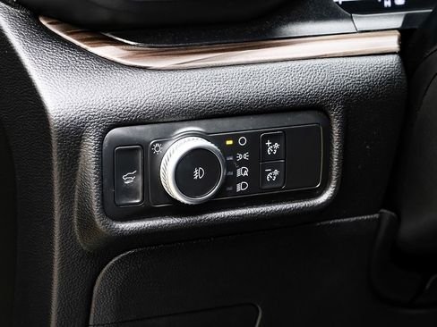 Used 2020 Ford Explorer Limited image 19