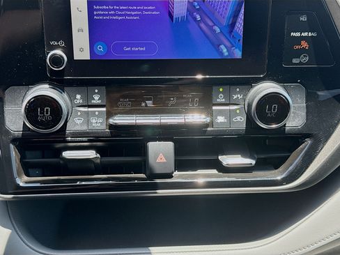 Used 2023 Toyota Highlander L FWD image 14