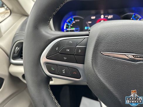 Used 2023 Chrysler Pacifica Touring-L FWD image 54