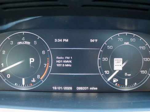 Used 2015 Land Rover Range Rover HSE image 32