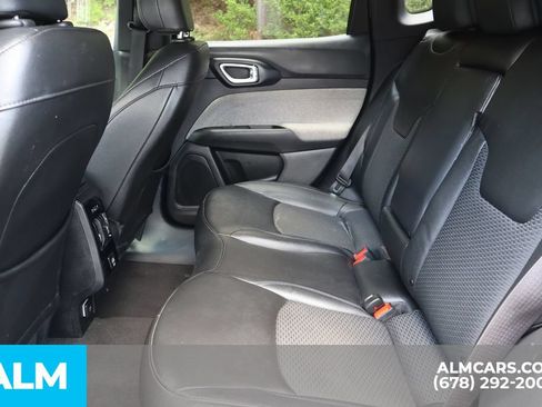 Used 2025 Jeep Compass Latitude AWD/4WD image 17