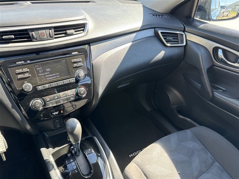 Used 2016 Nissan Rogue S AWD/4WD image 9