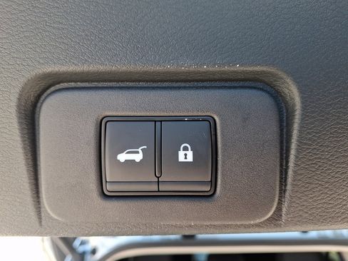 Used 2024 Nissan Rogue SV AWD/4WD image 29