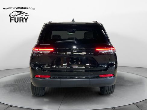 Used 2024 Jeep Grand Cherokee Limited w/ Luxury Tech Group II AWD/4WD image 4