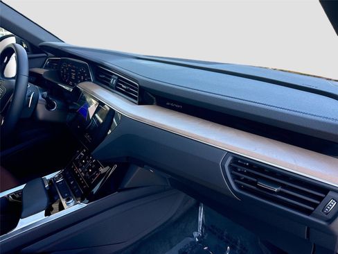 Certified 2024 Audi Q8 e-tron Premium image 30