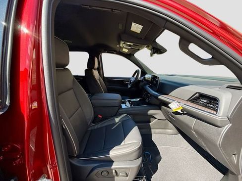 New 2025 Chevrolet Suburban Premier image 31