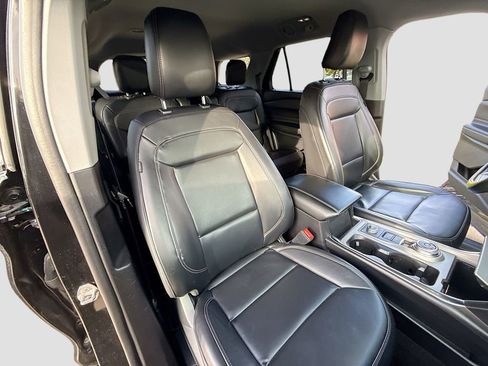 Used 2021 Ford Explorer XLT w/ Equipment Group 202A image 28